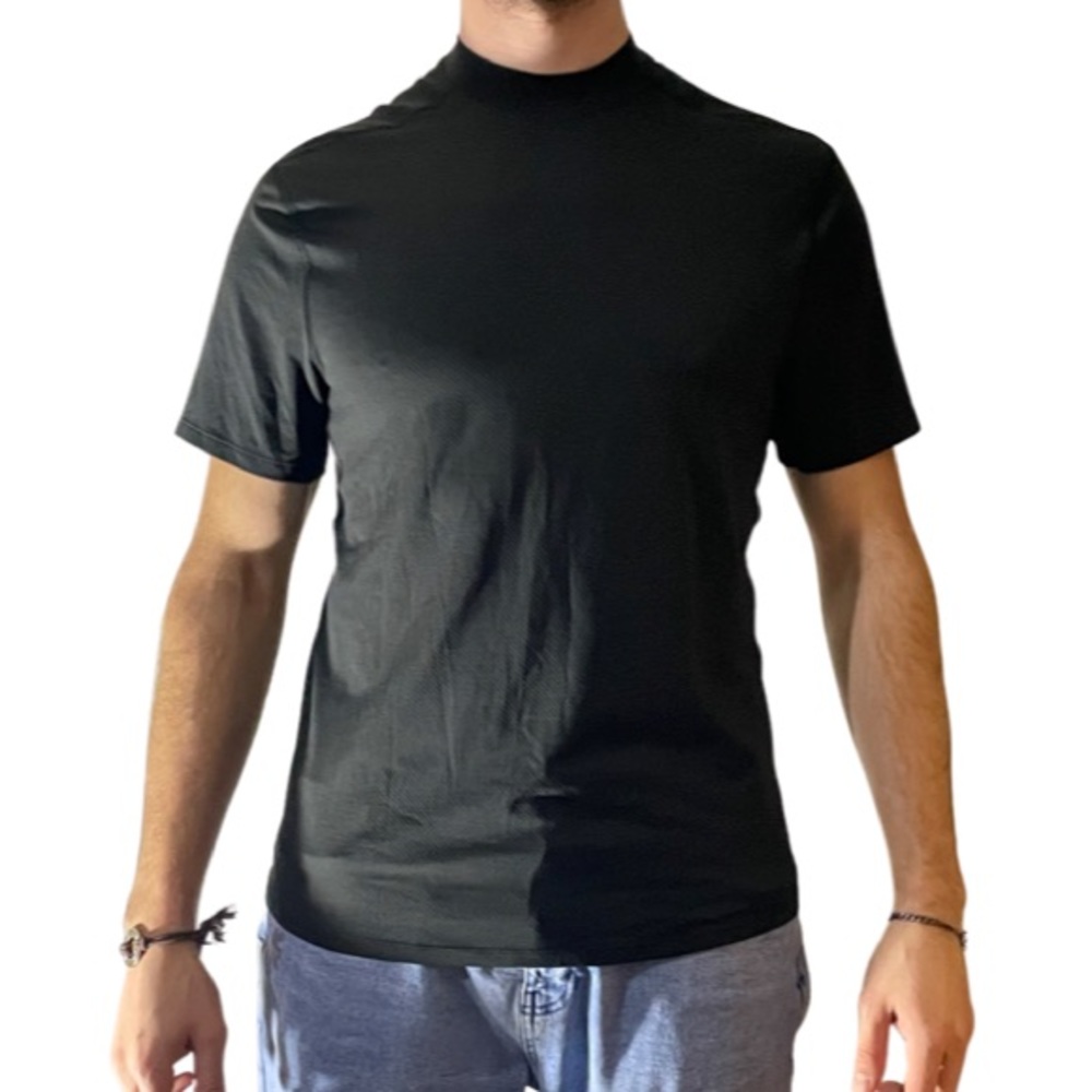 Lululemon men’s athletic shirt. L